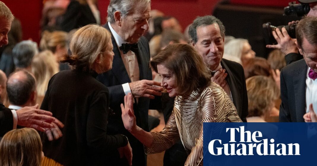 Nancy Pelosi se somete a una cirugía de reemplazo de cadera en Alemania tras una caída en Luxemburgo
