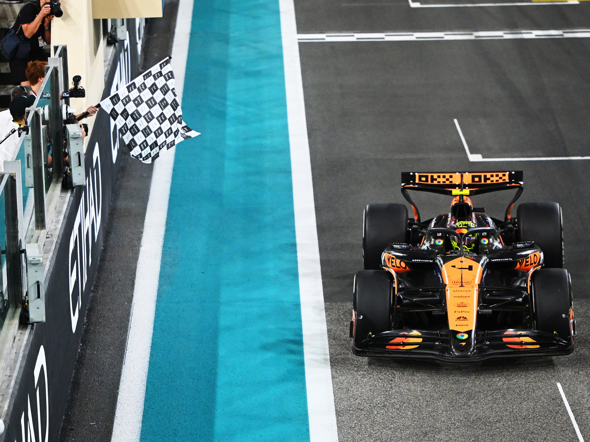 Norris gana el Gran Premio de Abu Dabi y McLaren se hace con el título de constructores de F1
