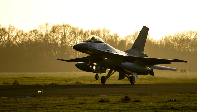 Noruega entrenará a pilotos ucranianos de F-16 en Portugal
