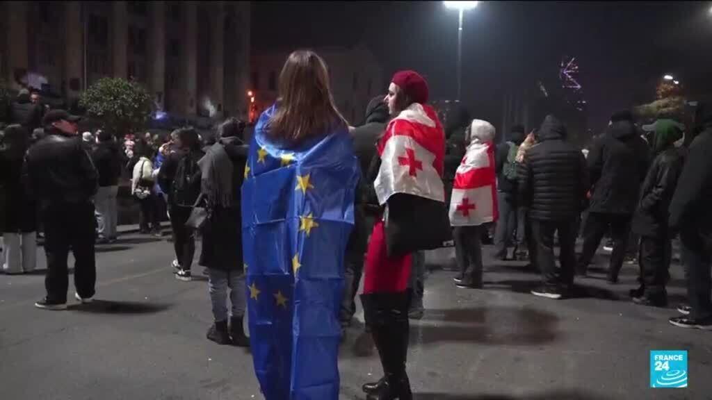 Nuevas protestas en Georgia después de que el primer ministro prometiera 