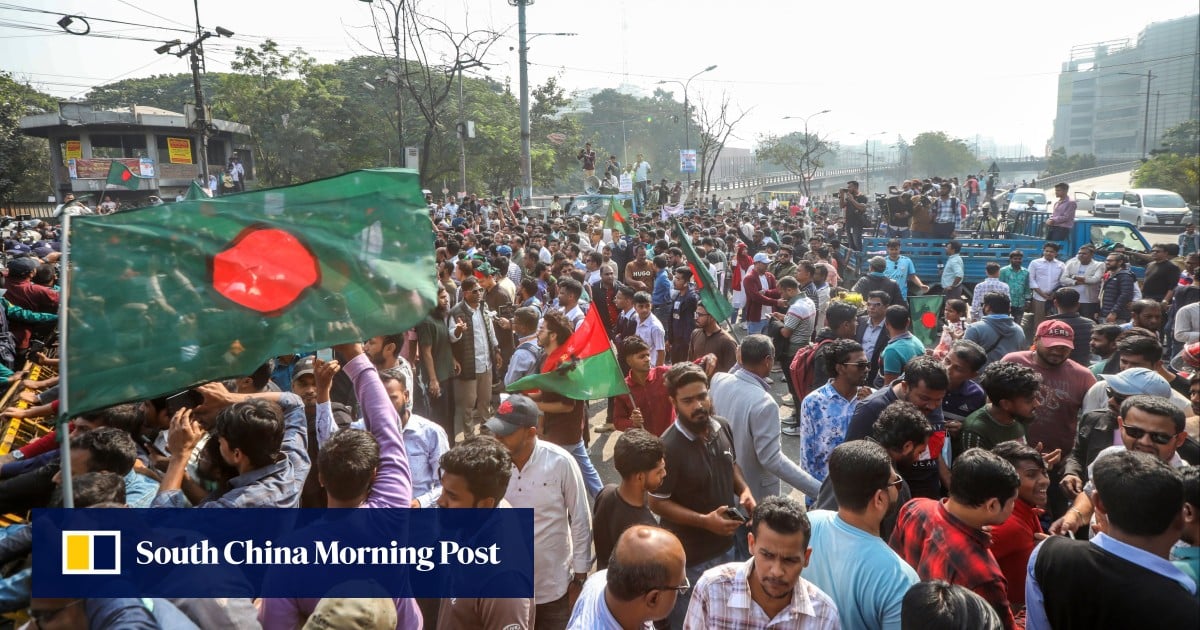 Partidarios del Partido Nacionalista de Bangladesh marchan en protesta por los ataques en la India
