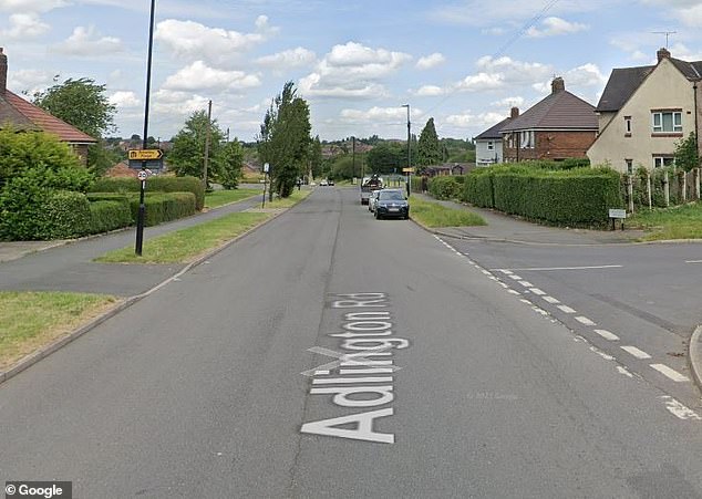 La policía de South Yorkshire dijo que un hombre de 62 años fue atropellado por un automóvil en Adlington Road, en Sheffield, el sábado.