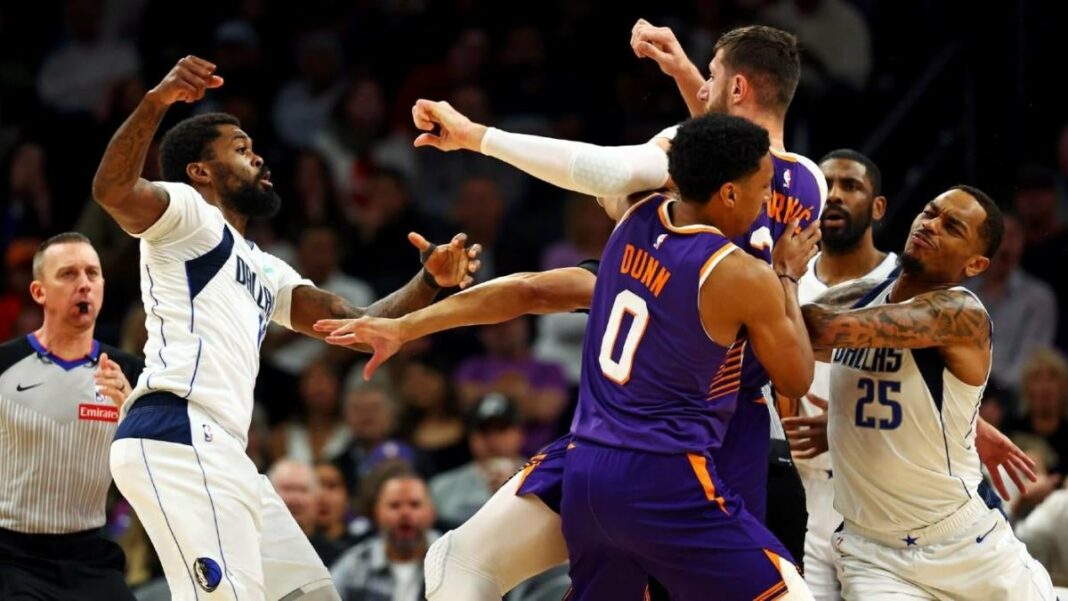 Pelea Suns-Mavericks: Jusuf Nurkic y Naji Marshall expulsados ​​tras llegar a las manos
