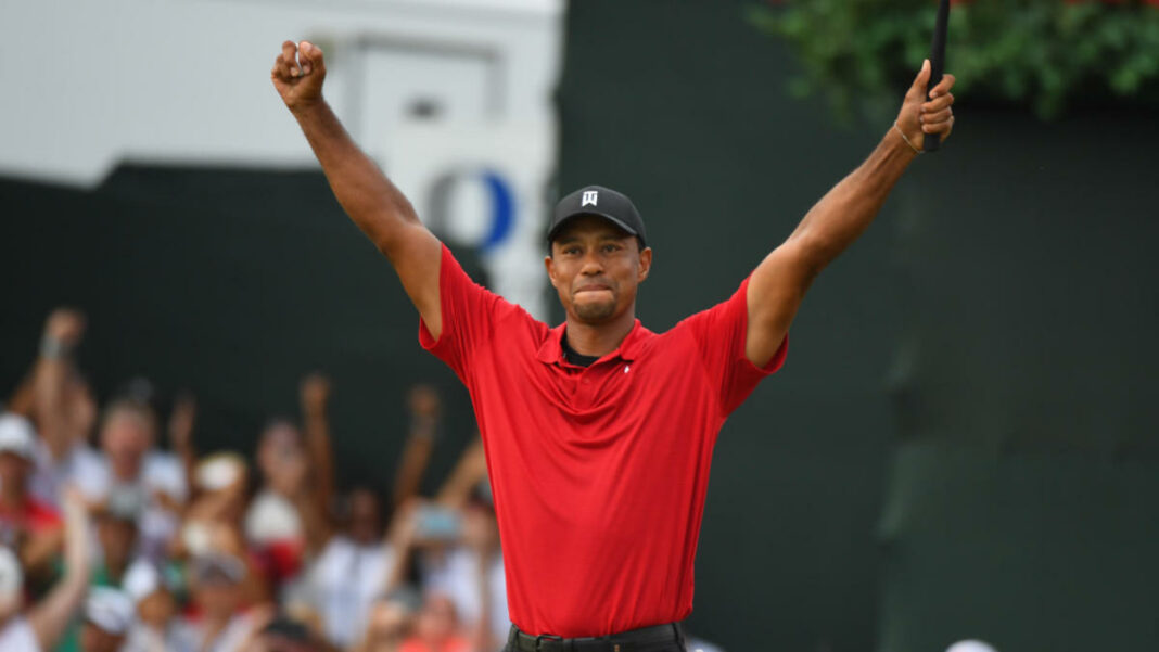 Por qué Tiger Woods se viste de rojo los domingos, en sus propias palabras
