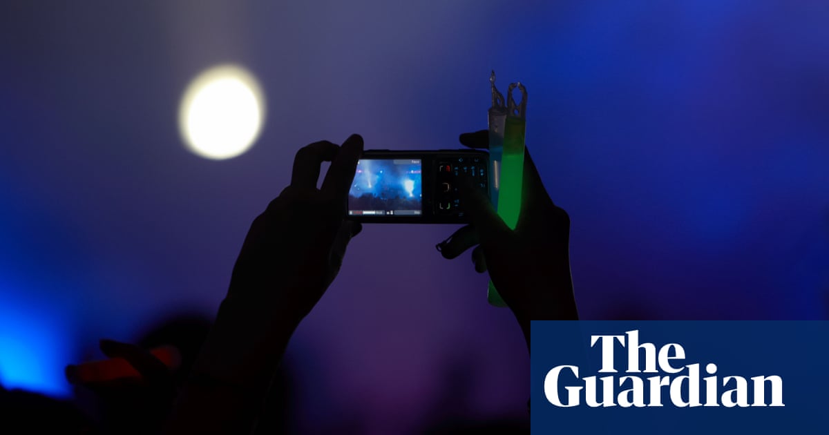 Salga de esto: el club de Manchester se suma a la creciente tendencia de prohibir las cámaras de los teléfonos
