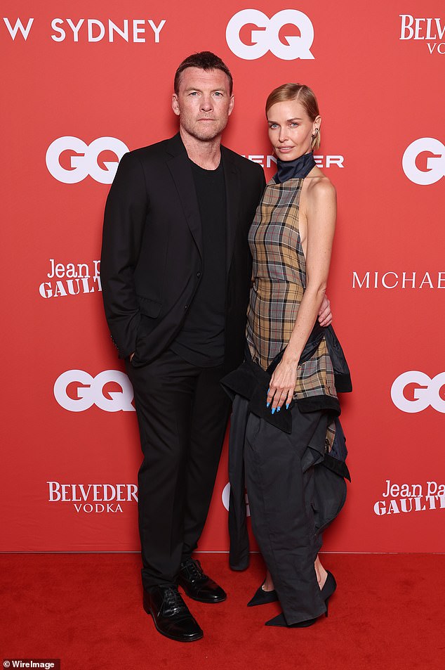 Sam Worthington asistió a los premios GQ Hombre del Año 2024 en Sydney el miércoles con su esposa Lara Worthington. Ambos en la foto