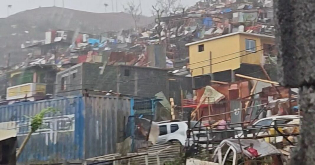 Se teme un alto número de víctimas tras el paso del ciclón Chido en el territorio francés de Mayotte
