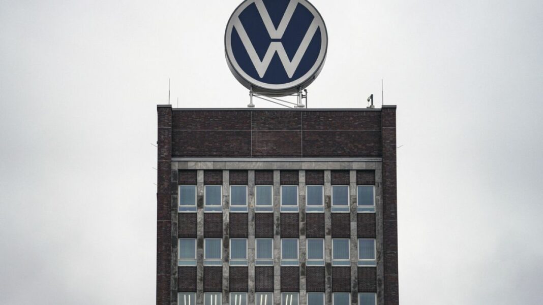 Sindicato llega a un acuerdo con Volkswagen para evitar cierres de plantas
