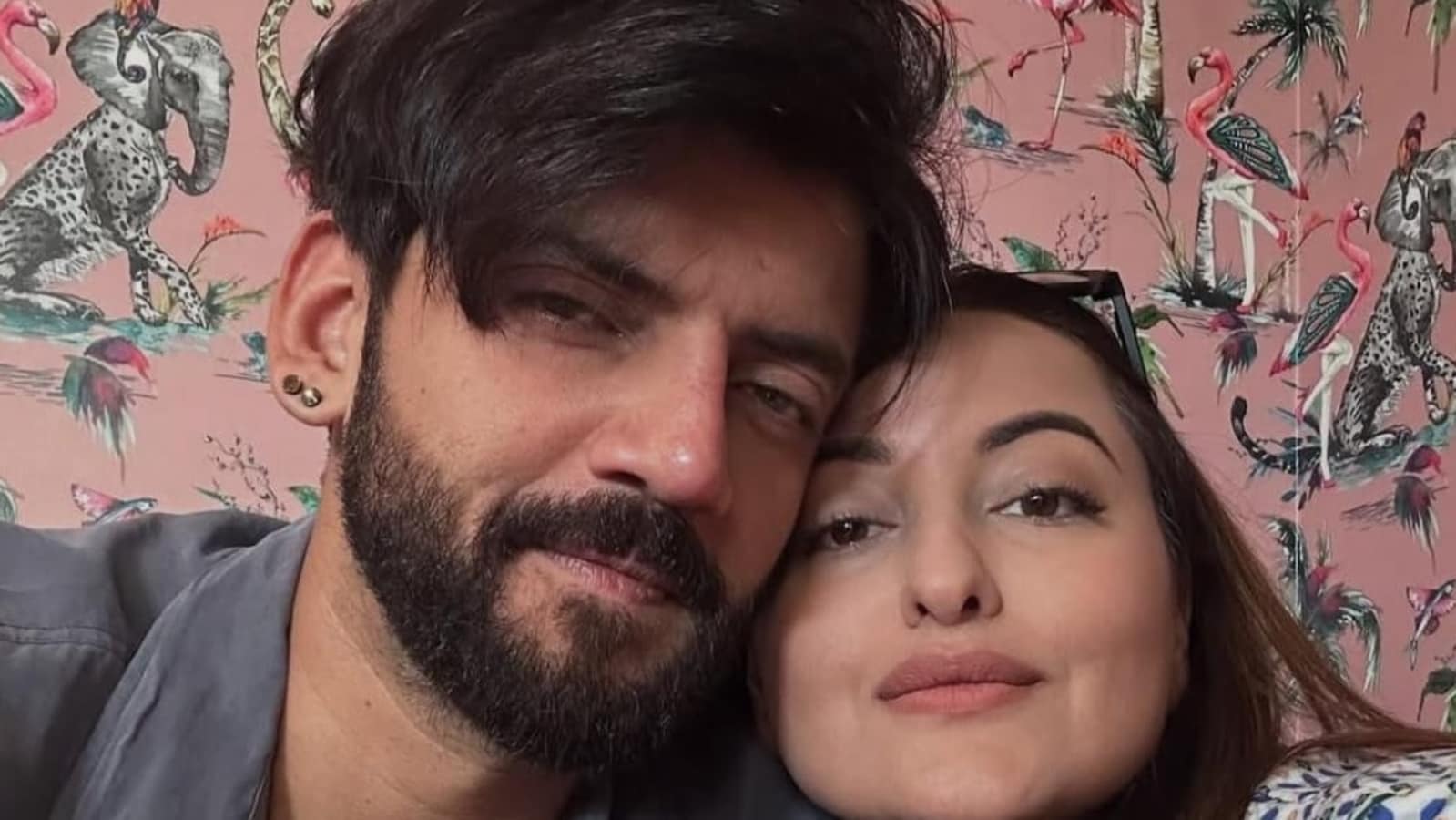 Sonakshi Sinha lanza besos a Zaheer Iqbal en una sentida publicación de cumpleaños: 'Aún más feliz de haberme casado contigo'
