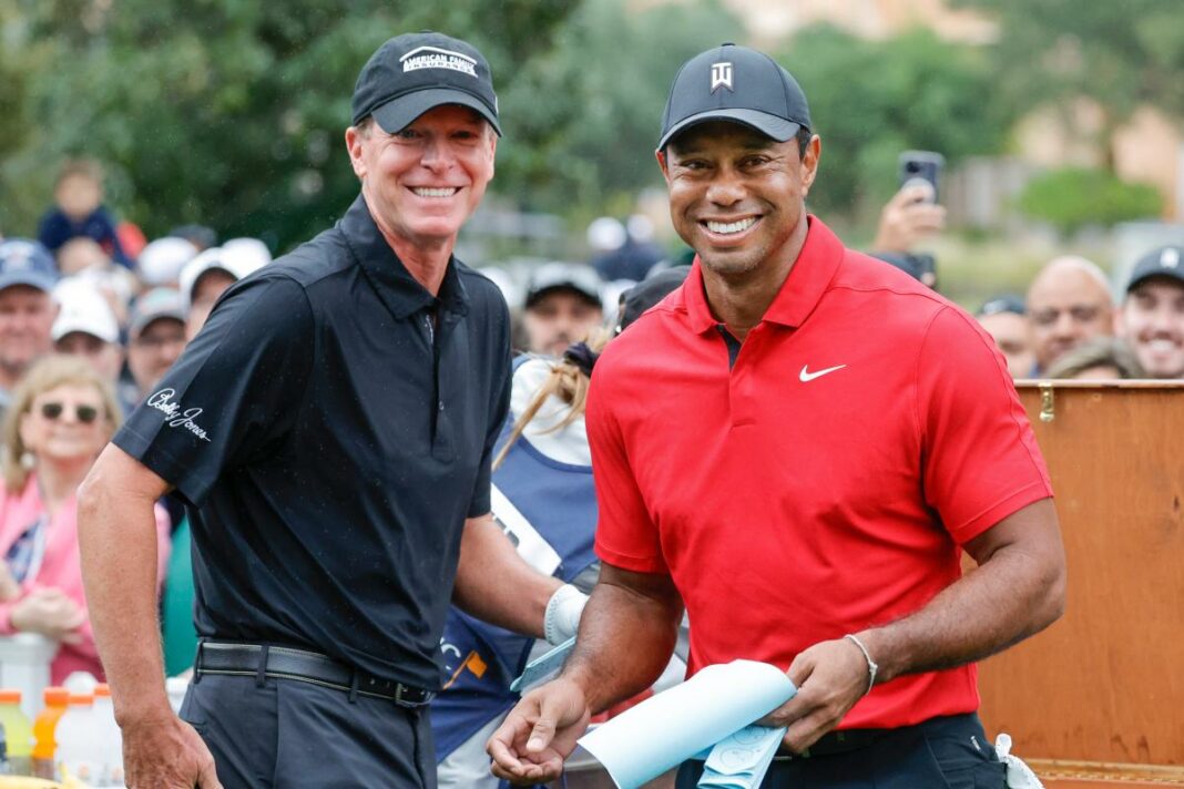 Steve Stricker y su hija Izzi se reúnen con Tiger Woods en un momento divertido antes del Campeonato PNC 2024
