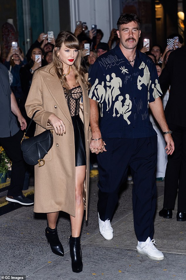 Travis Kelce hizo todo lo posible para garantizar que Taylor Swift tuviera un cumpleaños número 35 inolvidable el viernes por la noche; visto el 11 de octubre de 2024