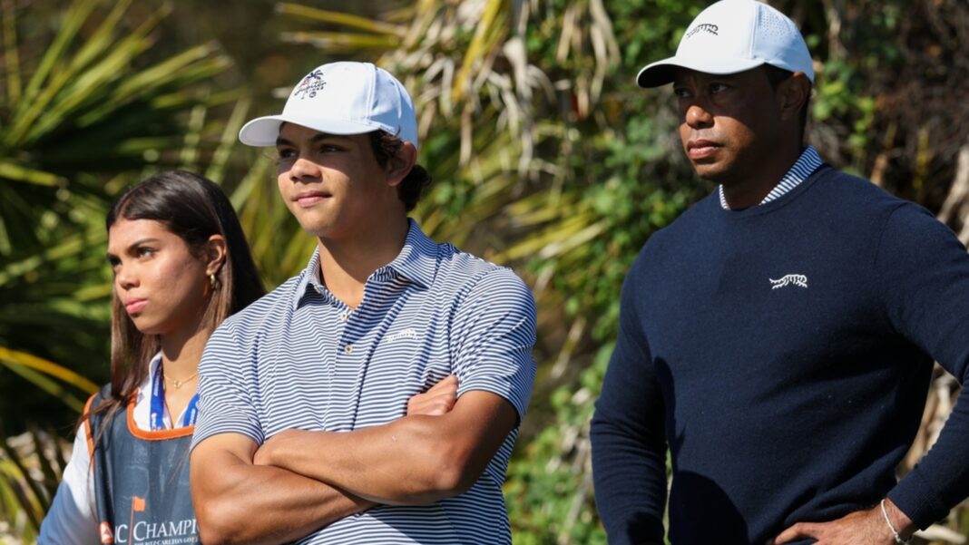 Tiger y Charlie Woods empatados en el liderato del Campeonato PNC
