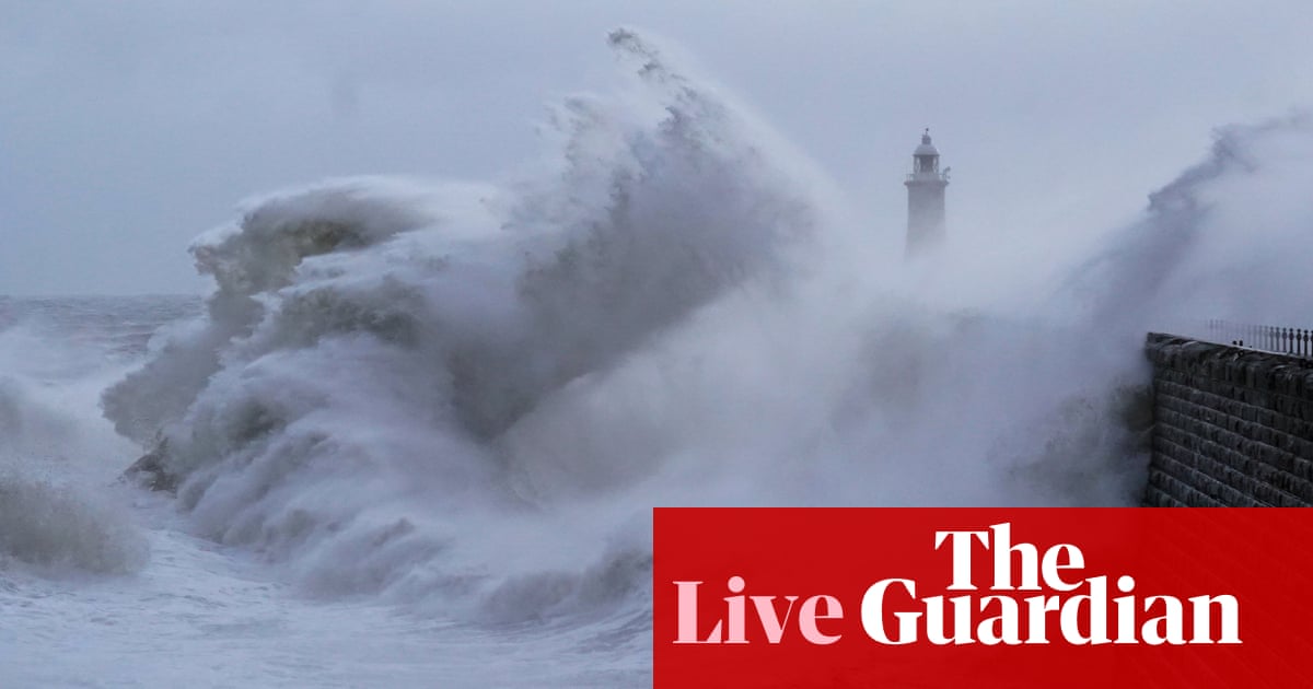 Tormenta Darragh en vivo: se esperan más perturbaciones en todo el Reino Unido a medida que continúan los fuertes vientos
