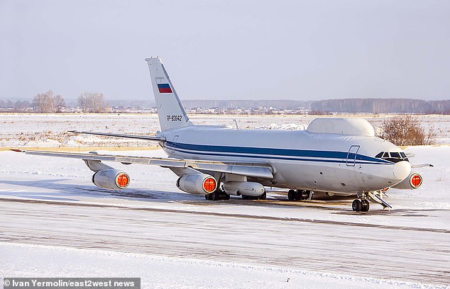 El avión Ilyushin Il-80 Maxdome de Putin, para uso en guerra nuclear, se mantiene en la planta de Beriev