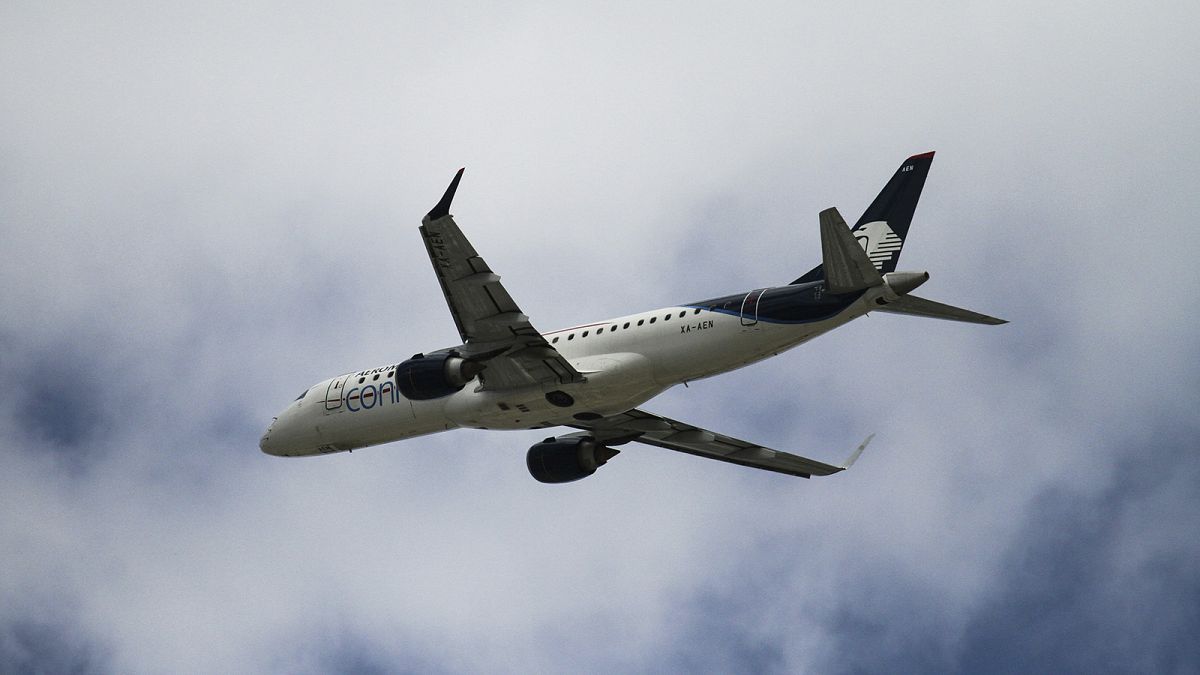 Un avión de Azerbaiyán Airlines se estrella cerca de Aktau en Kazajistán
