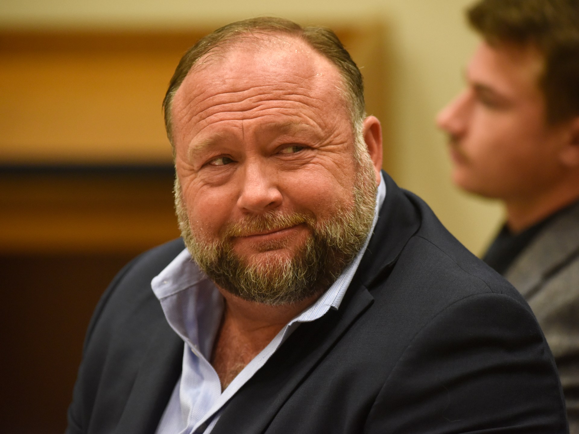 Un juez estadounidense rechaza la compra por parte de The Onion de Infowars de Alex Jones
