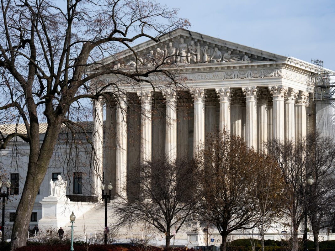 'Una crisis ética de su propia creación': los demócratas critican la ética de la Corte Suprema
