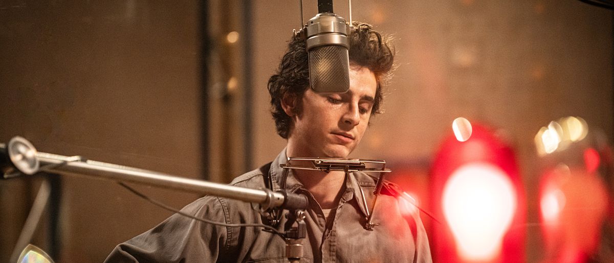 Una reseña completamente desconocida: Timothée Chalamet rompe el molde de las películas biográficas (y me convirtió en fanático de Bob Dylan por primera vez)
