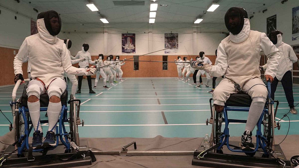 Ver: Cómo un club de esgrima entrena a futuros paralímpicos en Francia
