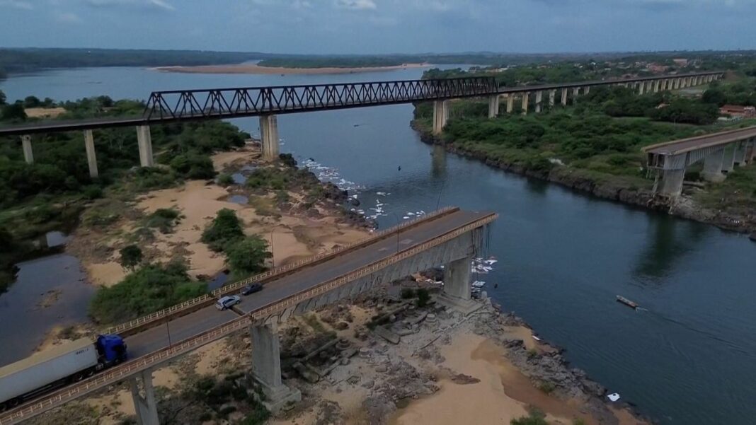 Video. El derrumbe de un puente en Brasil deja al menos 2 muertos y una decena de desaparecidos
