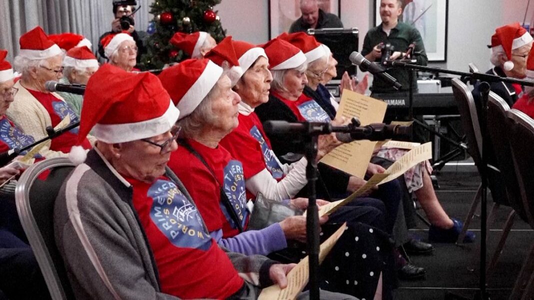 Video. Un coro británico con una edad media de 94 años bate el récord mundial Guinness
