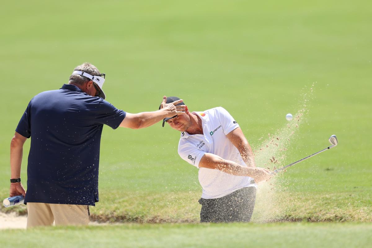 Viktor Hovland se separa del entrenador de swing Joe Mayo (nuevamente) antes de la temporada 2025, según informe
