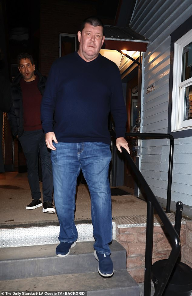 James Packer (en la foto) ha estado reconstruyendo su vida después de unos años difíciles. El barón multimillonario de los casinos parecía relajado cuando salió del restaurante Matsuhisa en Aspen, Colorado, el sábado por la noche.