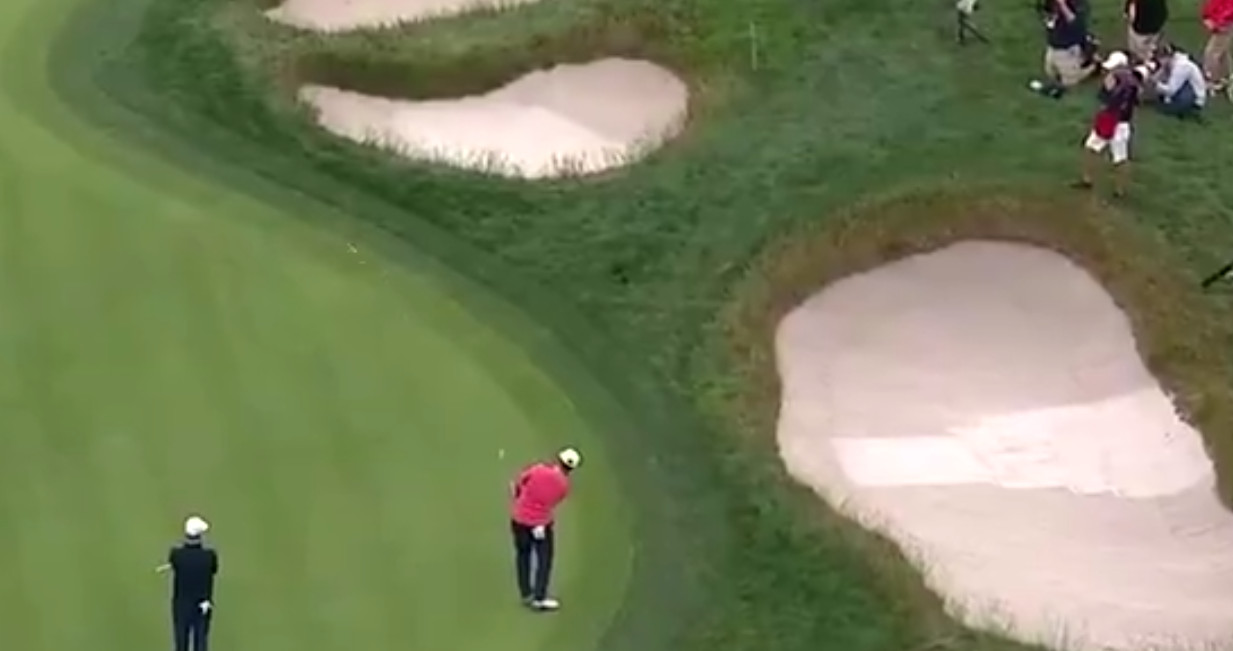 ¿Se permite a los golfistas utilizar un palo que no sea un putter en el green?
