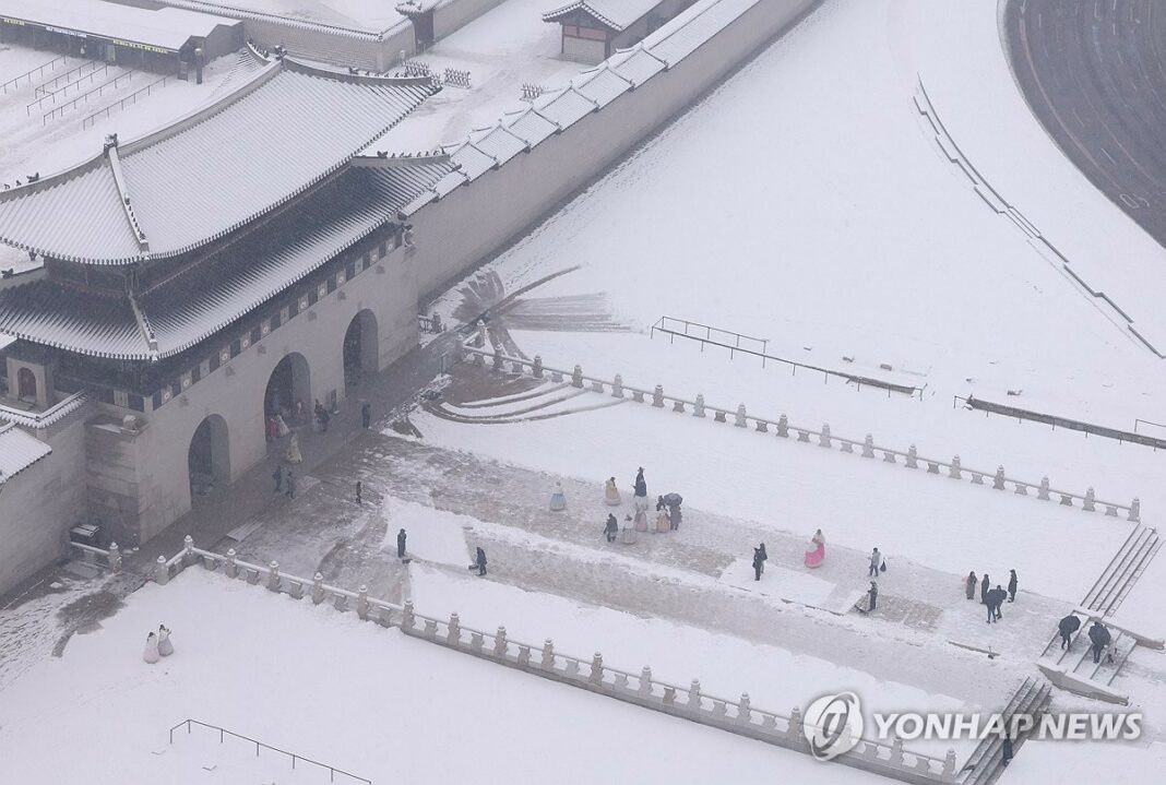 (2nd LD) Heavy snow blankets S. Korea's wider Seoul, eastern region