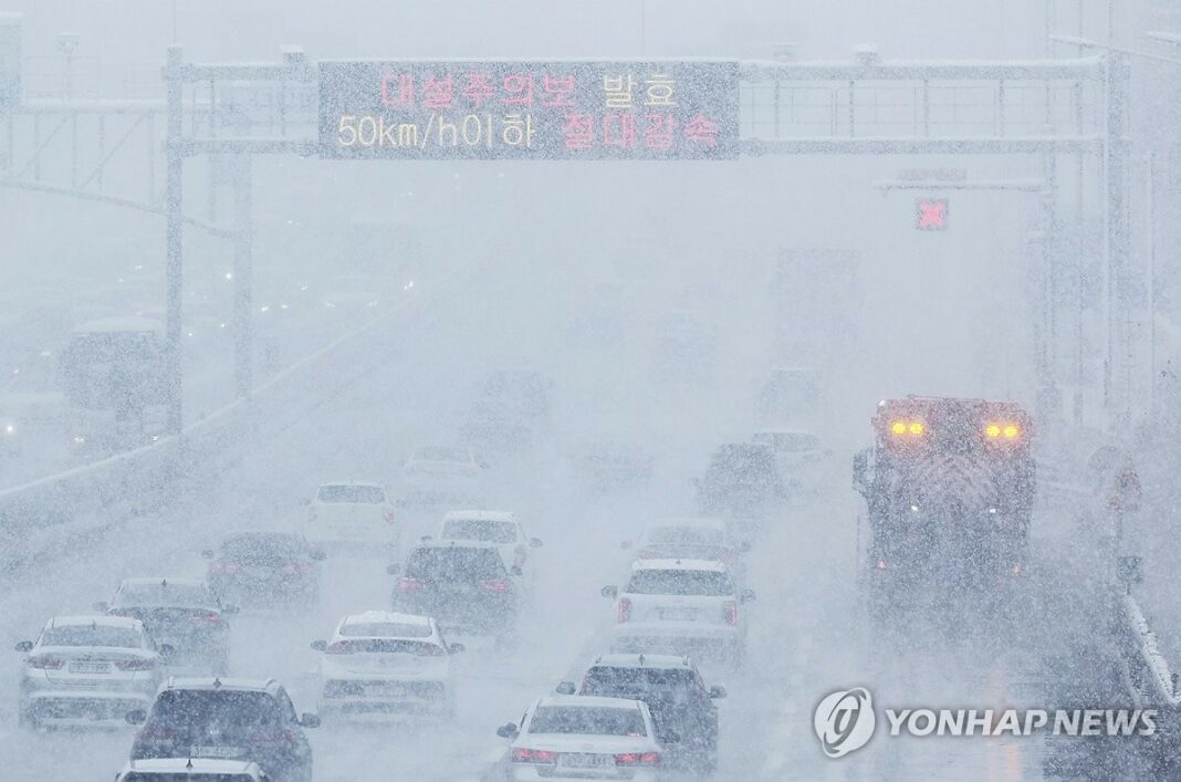 (2nd LD) Heavy snow blankets S. Korea on Lunar New Year holiday