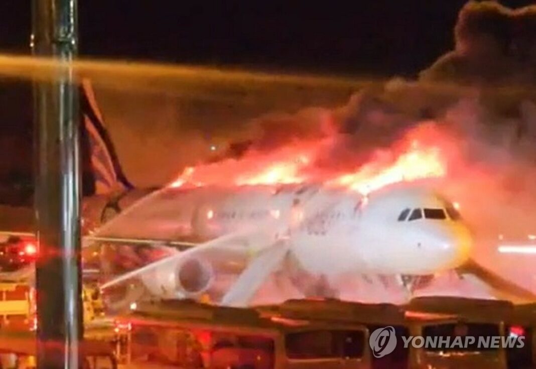 (4th LD) 3 injured evacuating airplane on fire at Busan airport