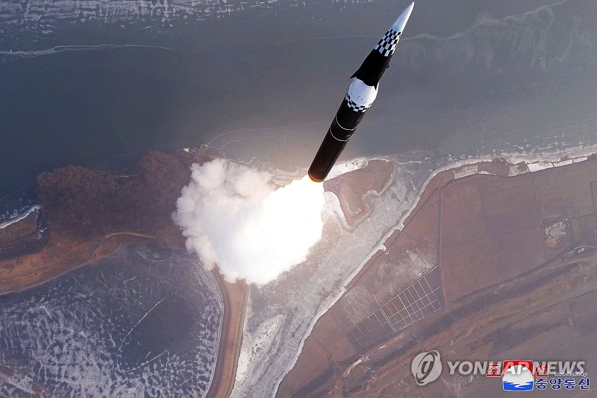 (LEAD) N. Korea confirms launch of new intermediate-range hypersonic ballistic missile