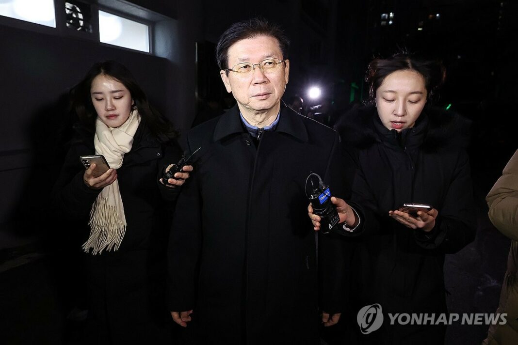 (LEAD) Ex-PSS chief appears for 2nd day of police questioning over obstructing Yoon's detainment