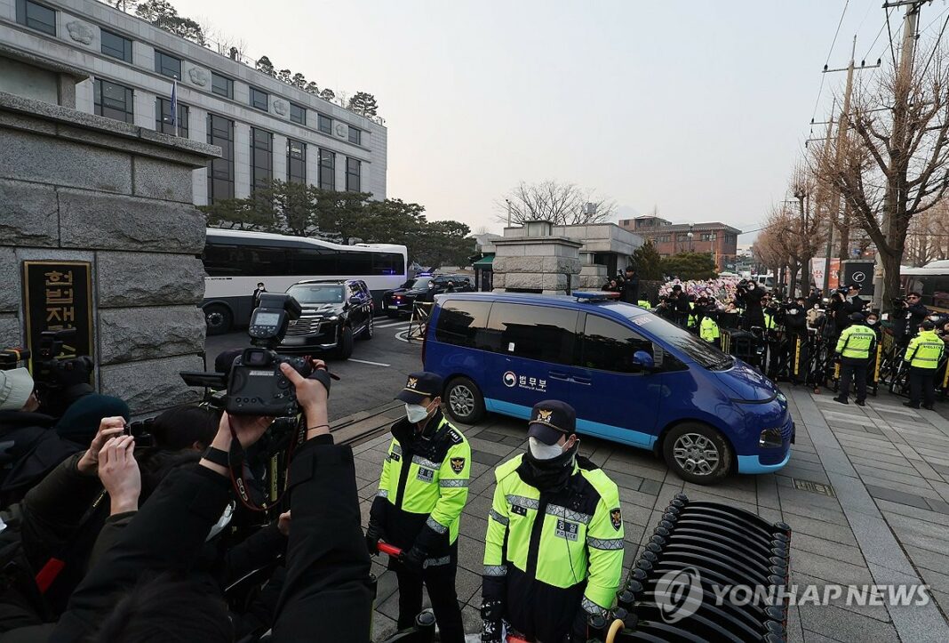 (LEAD) Yoon heads to hospital after impeachment trial for medical check-up