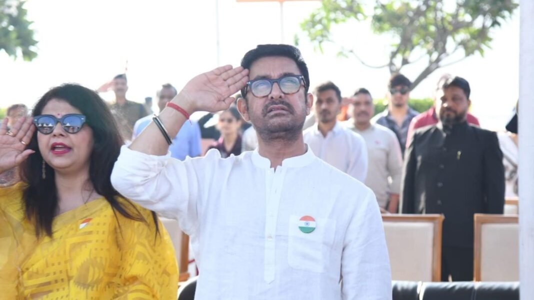 Aamir Khan asiste a las celebraciones del Día de la República en Gujarat y saluda a Sardar Vallabhbhai Patel. Mirar
