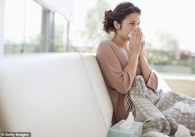 Las investigaciones muestran que quienes comen cenas para llevar entre una y cuatro veces por semana tienen alrededor de un 20 por ciento más de probabilidades de sufrir irritación nasal (imagen de archivo)