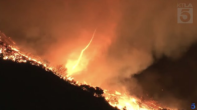 Los Ángeles ahora ha sido azotada por un tornado de fuego mientras el incendio de Palisades continúa extendiéndose por todo el condado de Los Ángeles.