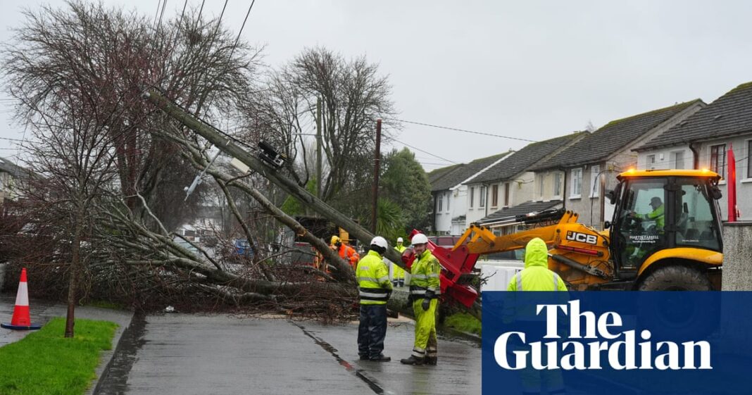 Al menos 420.000 personas siguen sin electricidad en Reino Unido e Irlanda tras la tormenta Éowyn
