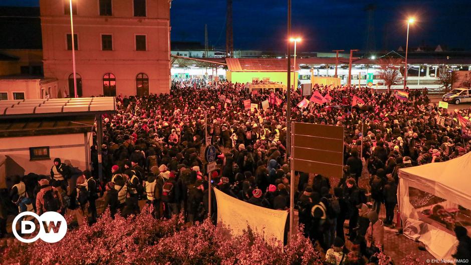 Alemania: Miles de personas protestan contra la conferencia del partido AfD en Sajonia
