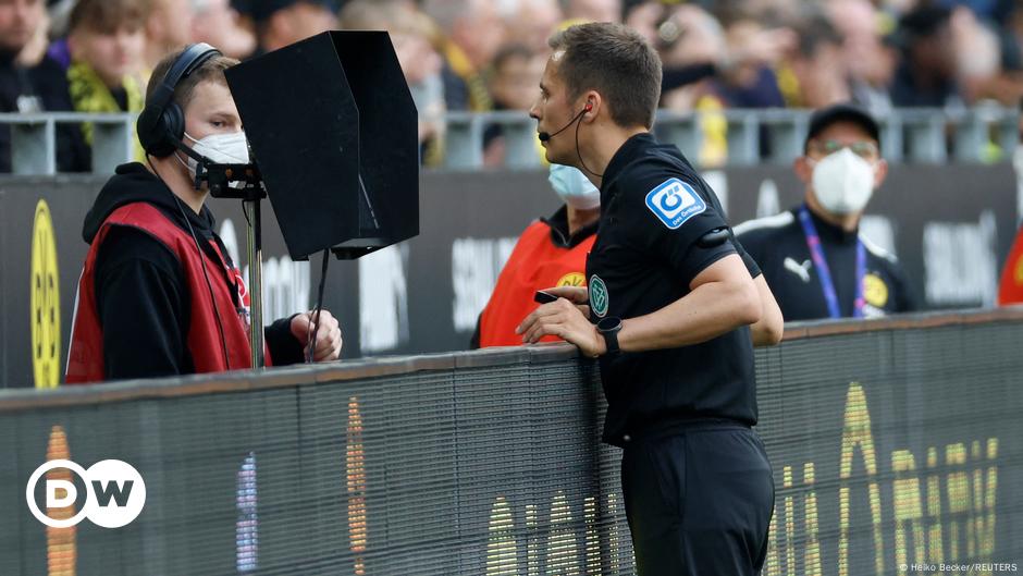 Árbitros de la Bundesliga anunciará las decisiones de VAR a los fanáticos
