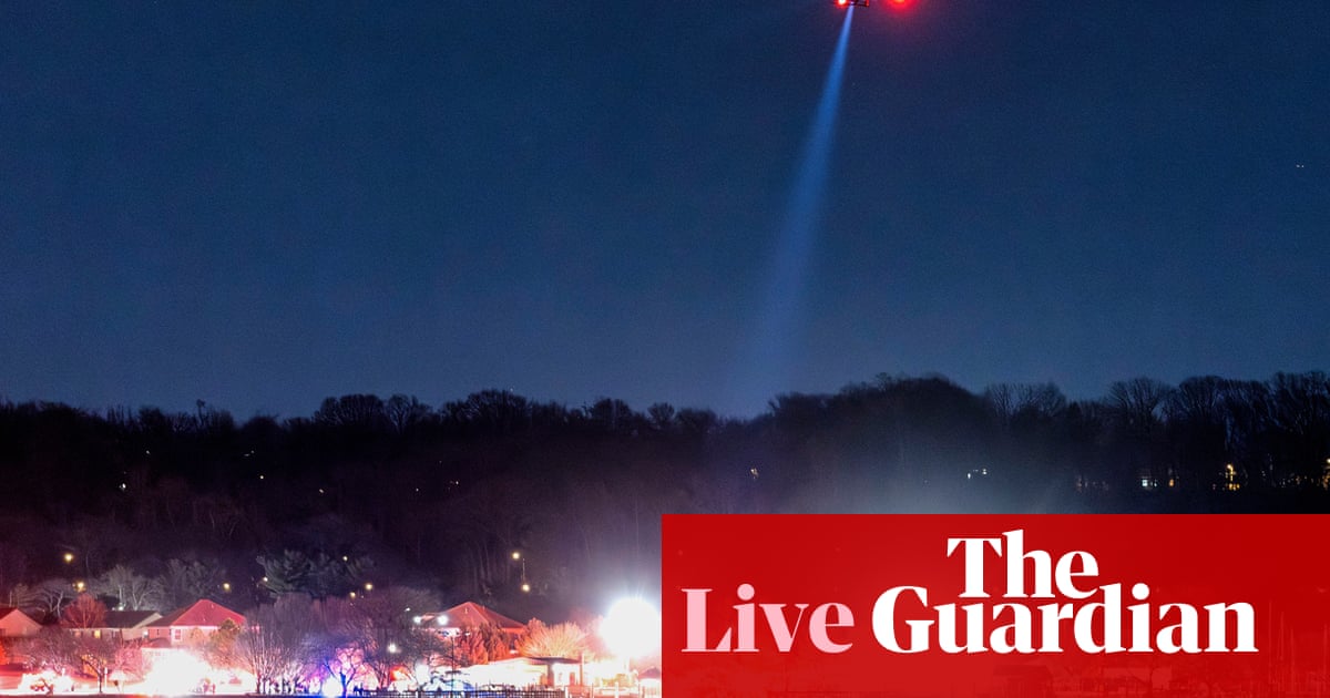 Avión con 64 accidentes a bordo cerca de Washington DC después de la colisión con helicóptero militar: siga en vivo
