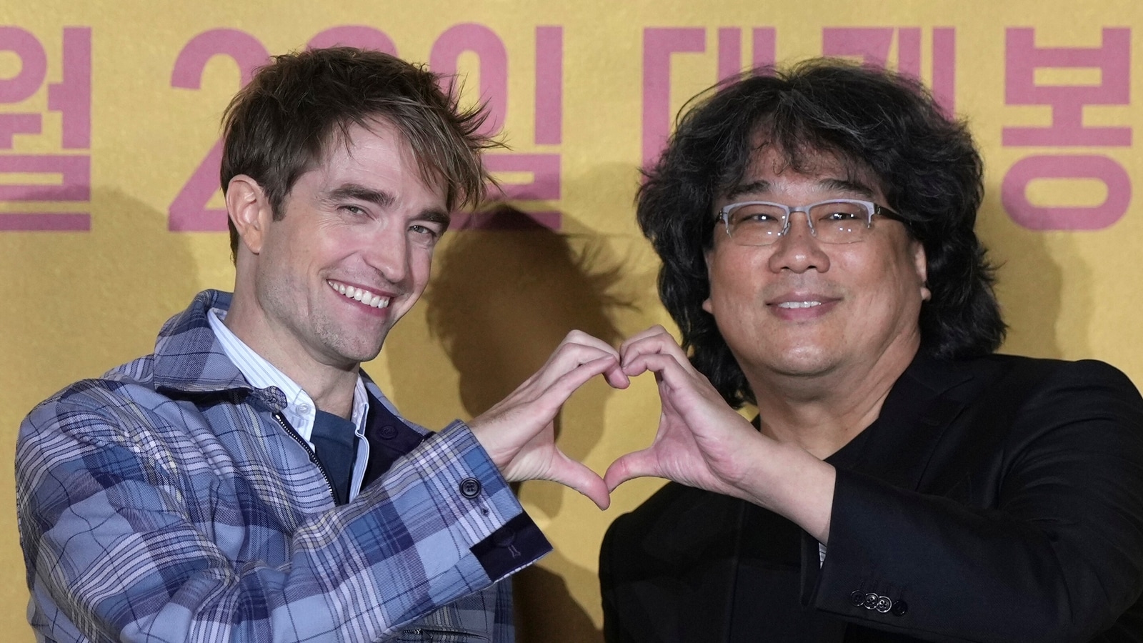 Bong Joon Ho presenta Mickey 17 en Seúl con Robert Pattinson y dice que quería escribir un guión que la IA no pudo
