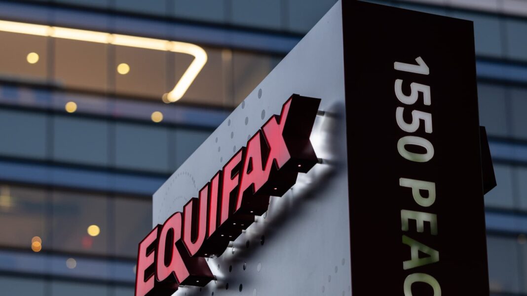 CFPB multa a Equifax con 15 millones de dólares por errores en informes crediticios
