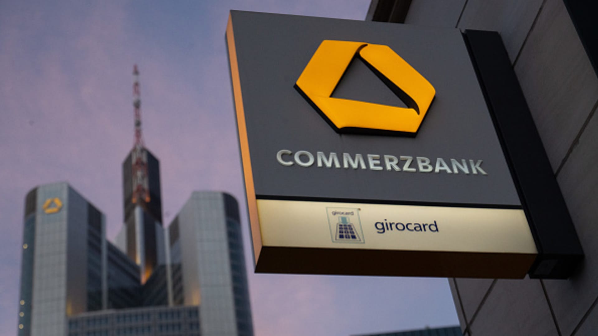 Commerzbank publica un aumento del 20% en las ganancias anuales y lanza una nueva recompra de acciones, ya que no se puede ver Unicredit
