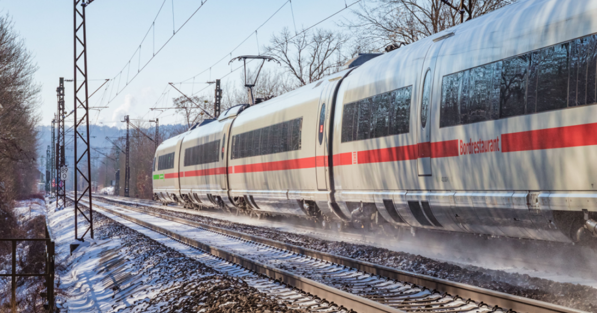 Continúan los cortes de trenes en el norte de Alemania tras las tormentas
