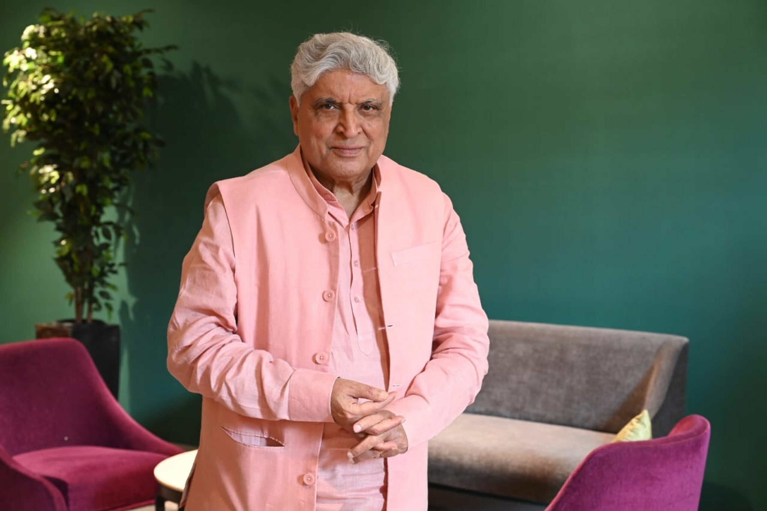 Cuando Javed Akhtar cumple 80 años, revela su mejor regalo hasta la fecha: mi hijo Farhan Akhtar y mi hija Zoya Akhtar están bien.
