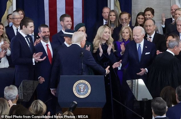 El momento del anuncio en el último segundo, publicado minutos antes de la toma de juramento de Trump y cuando la multitud, incluido el presidente saliente, ya estaba sentada en la Rotonda del Capitolio, fue una afrenta a la democracia.