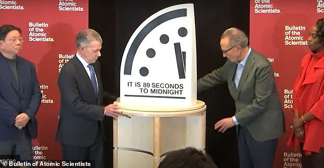 Los científicos dieron a conocer la actualización de 2025 para el 'Doomsday Clock' hoy, revelando que el reloj se acercó un segundo a la medianoche en 2024