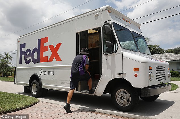 Un niño de Tennessee de 17 años fue encontrado encogido debajo de su cama después de que supuestamente disparó a un conductor de camión de reparto de FedEx en un incidente de ira en la carretera salvaje. (Stock Image)