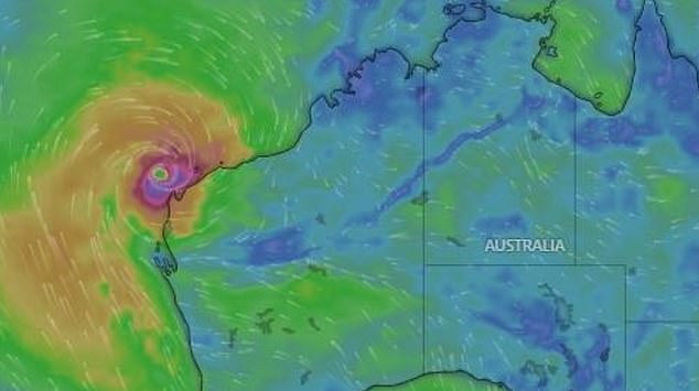 El ciclón tropical Sean se ha convertido oficialmente en un sistema de categoría uno y se encuentra a unos 150 kilómetros al norte de la costa de Pilbara en Australia Occidental.